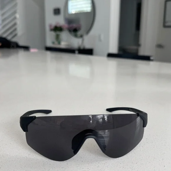 ALO Yoga | Accessories | Alo Yoga Speed Sunglasses | Poshmark